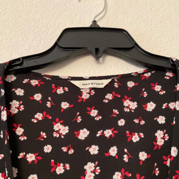 Max Studio floral wrap dress - Picture 6 of 7